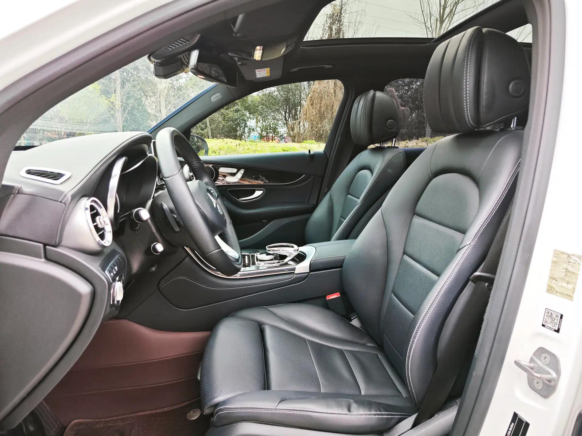 Mercedes-Benz GLC 2019 GLC 260 4MATIC Luxury Model — миниатюра 32