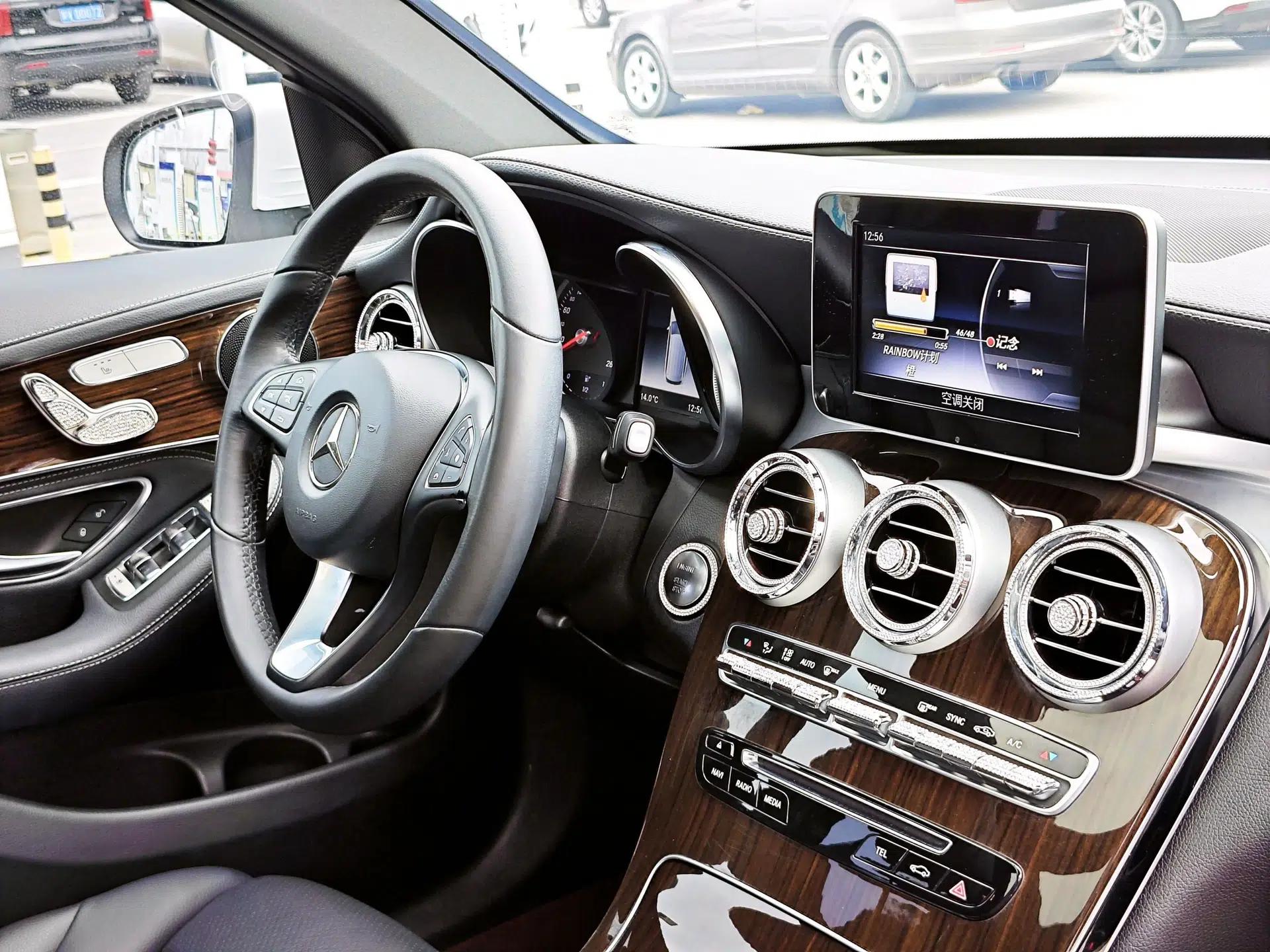 Mercedes-Benz GLC 2019 GLC 260 4MATIC Luxury Model — миниатюра 33