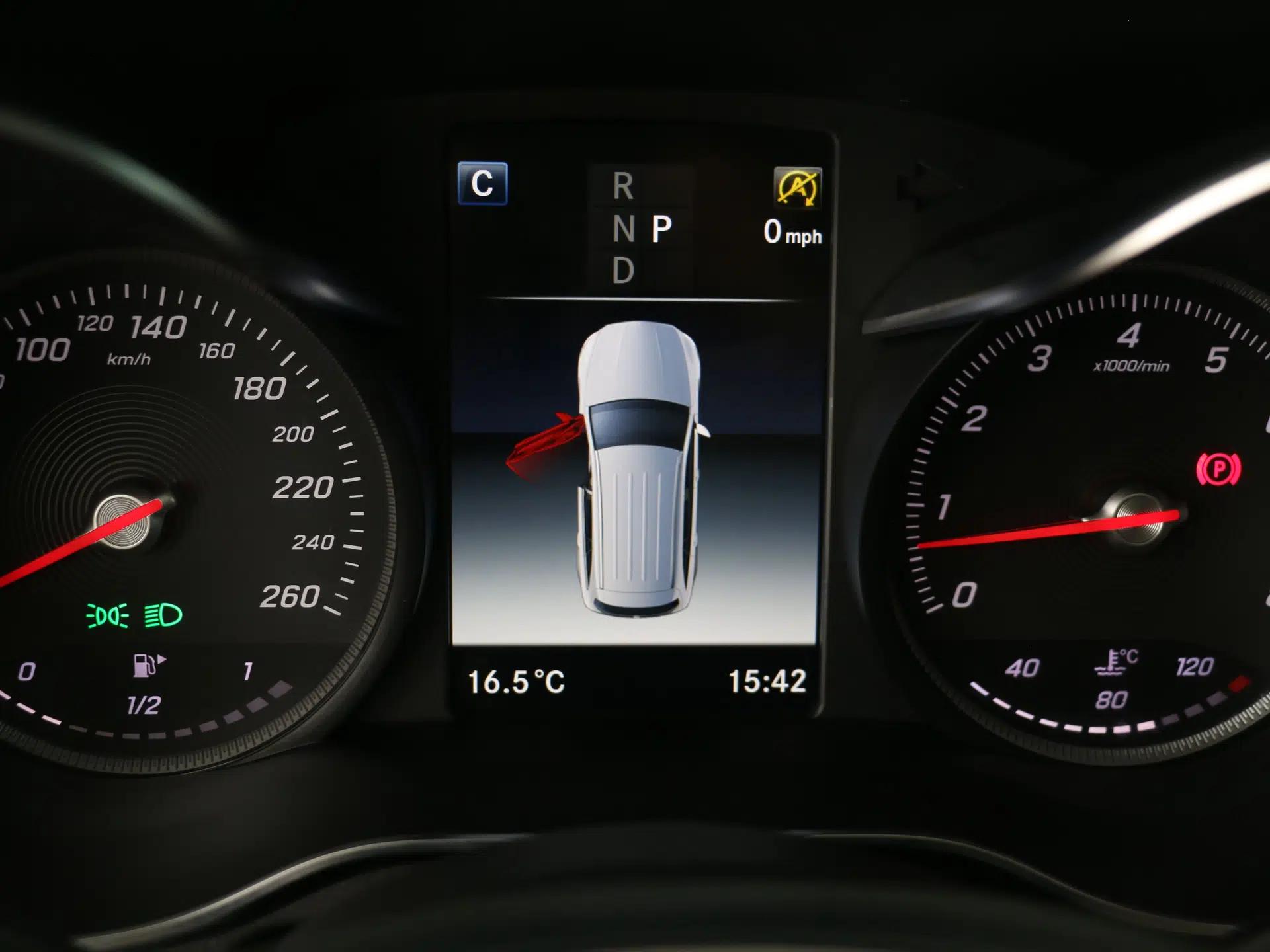 Mercedes-Benz GLC 2019 GLC 260 4MATIC Luxury Model — миниатюра 34