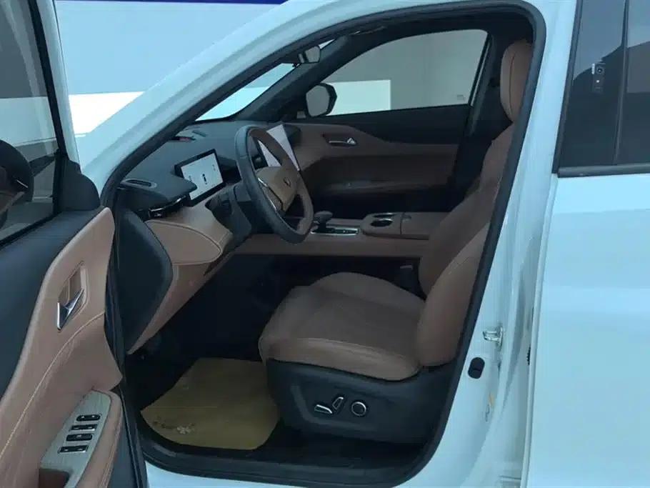 Changan UNI-Z New Energy 2024 Blue Whale Smart Electric iDD 125km Excellent Edition — миниатюра 9