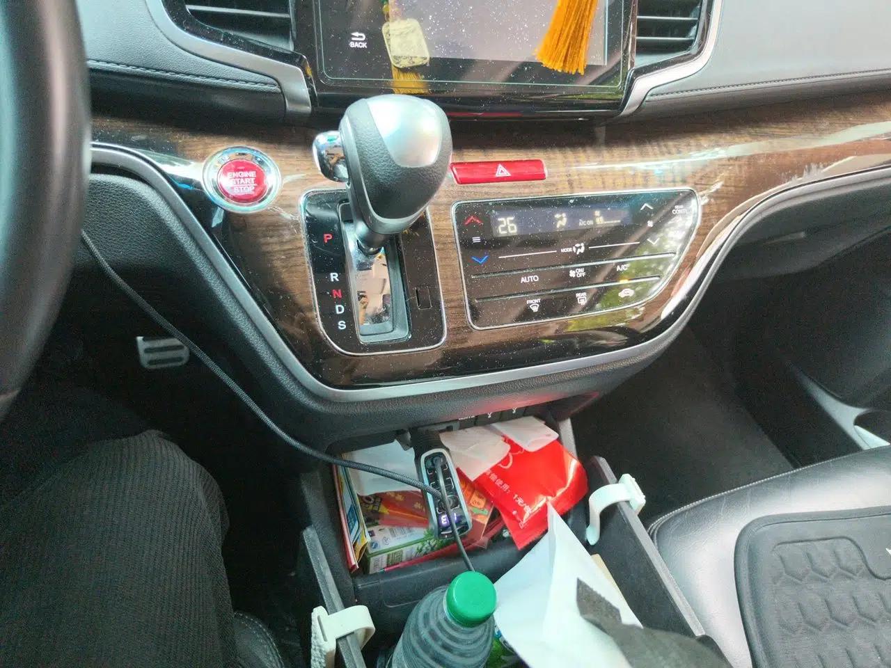 Honda Odyssey 2015 2.4L Smart Edition — миниатюра 14
