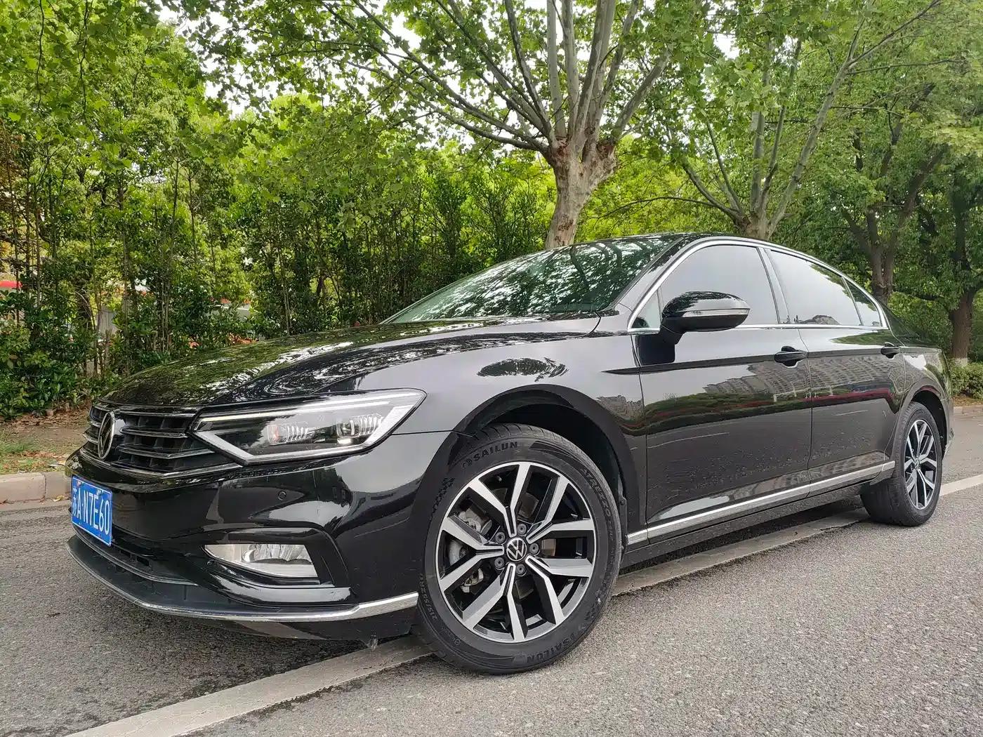2020 Volkswagen Passat 330TSI DSG Leading Edition — миниатюра 1