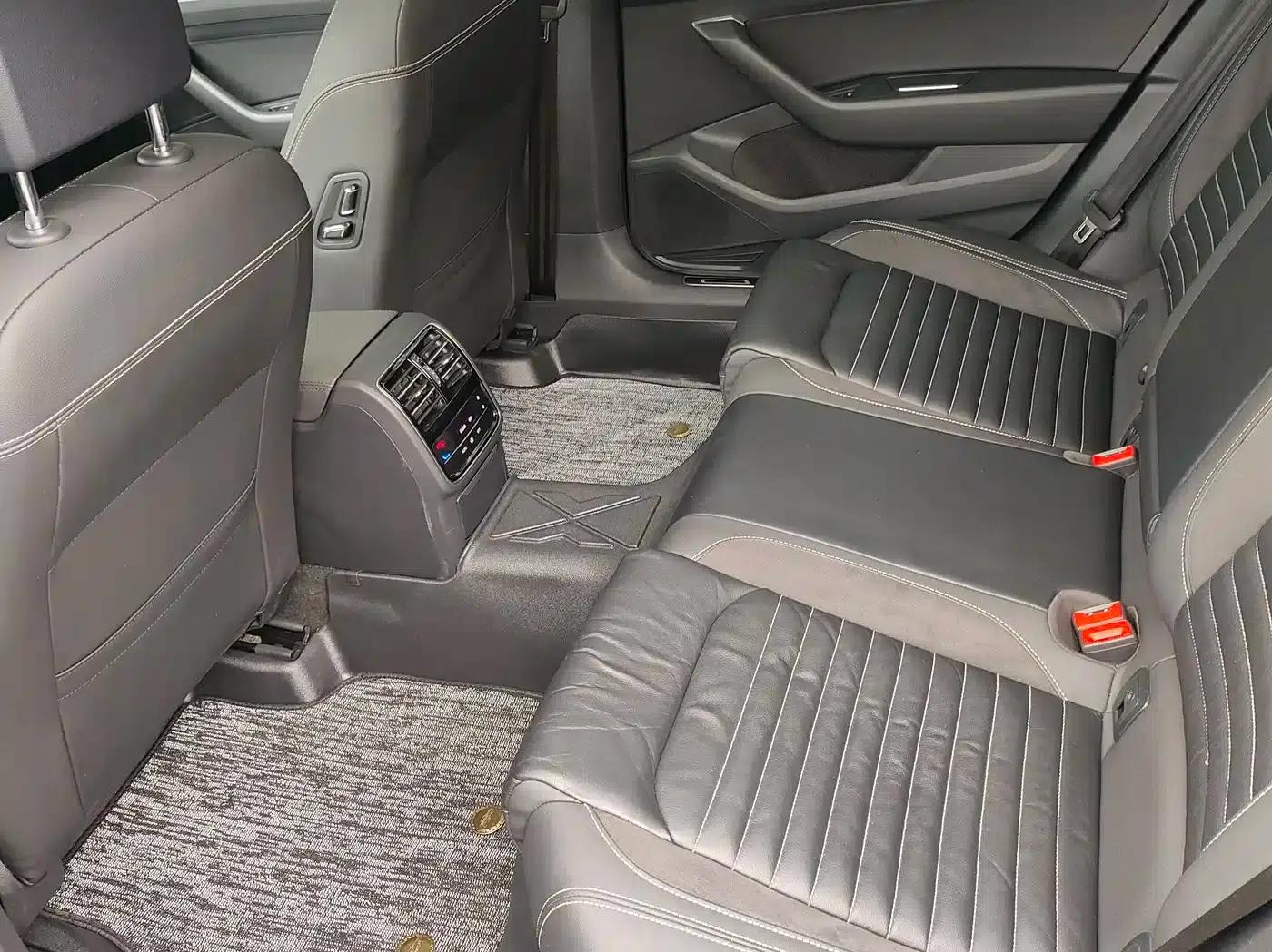 2020 Volkswagen Passat 330TSI DSG Leading Edition — миниатюра 12