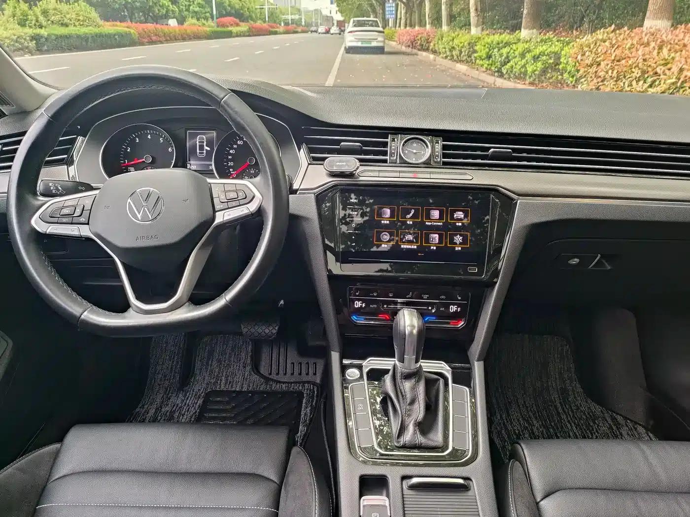 2020 Volkswagen Passat 330TSI DSG Leading Edition — миниатюра 16