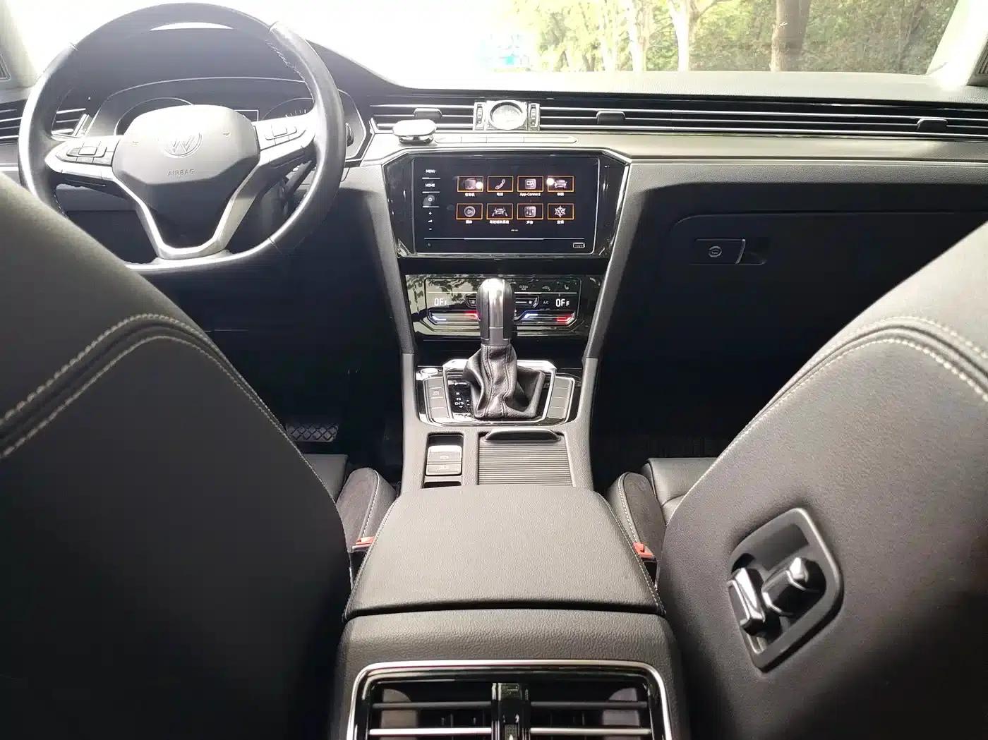 2020 Volkswagen Passat 330TSI DSG Leading Edition — миниатюра 18