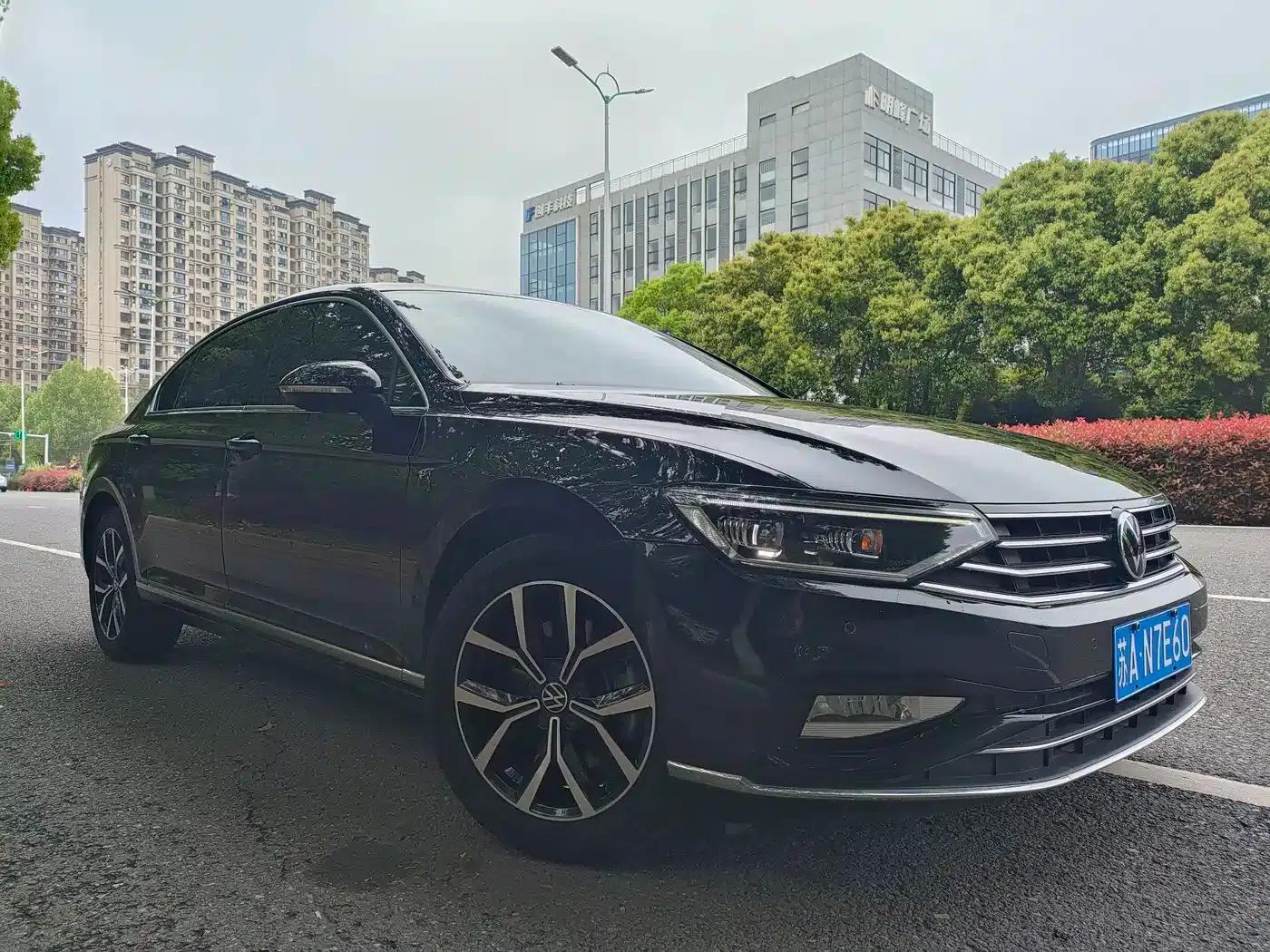 2020 Volkswagen Passat 330TSI DSG Leading Edition — миниатюра 3