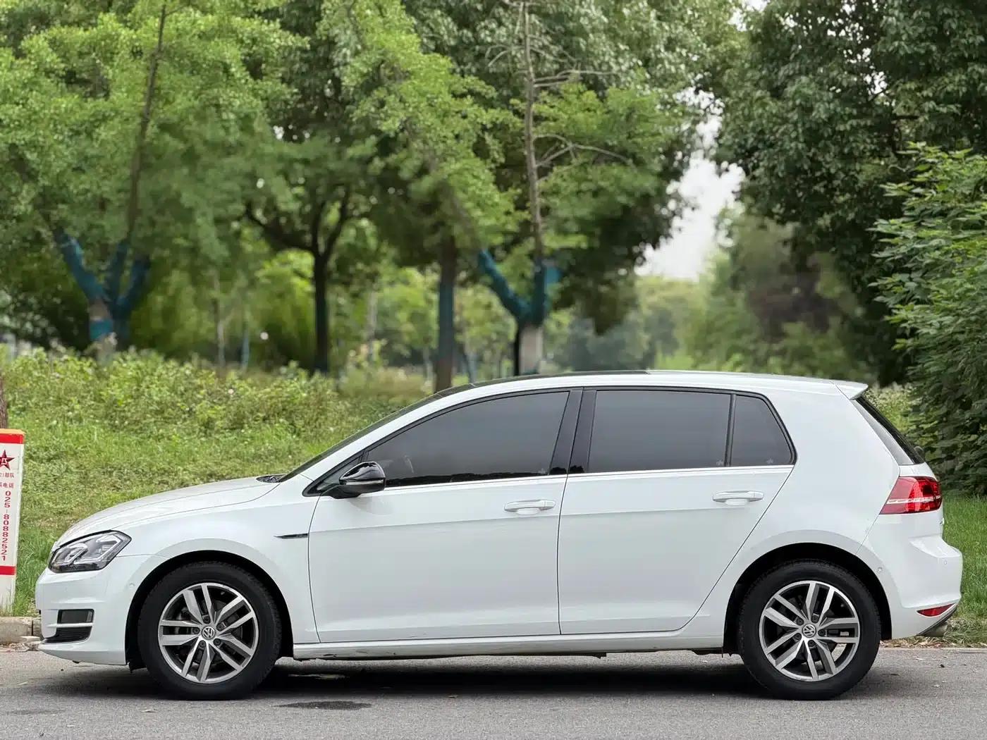 2017 Golf 230TSI Automatic Luxury Millionth Edition — миниатюра 4