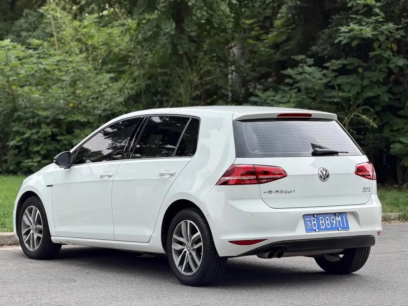 2017 Golf 230TSI Automatic Luxury Millionth Edition — миниатюра 5