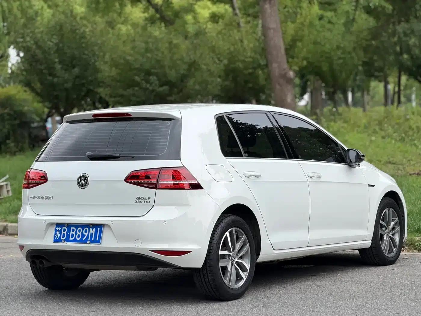 2017 Golf 230TSI Automatic Luxury Millionth Edition — миниатюра 6