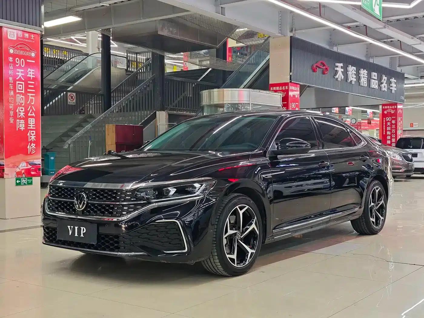 2025 Volkswagen Passat Outstanding Edition 380TSI Starry Sky Dragon Edition — миниатюра 1
