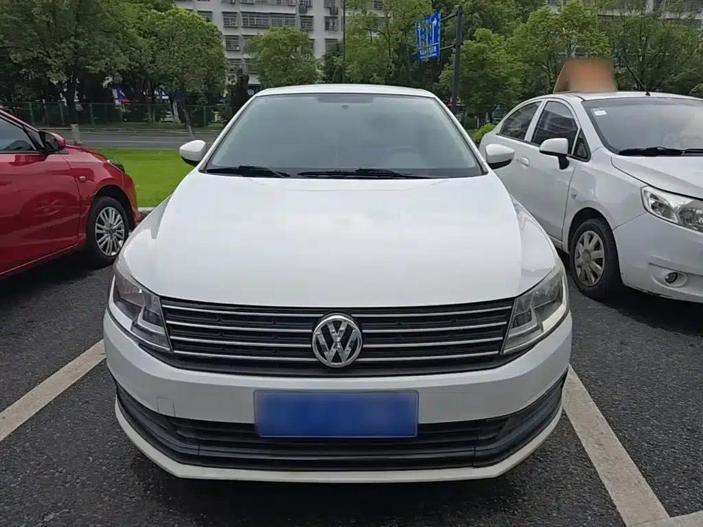2017 Volkswagen Lavida 1.6L Manual Fashion Edition — миниатюра 3