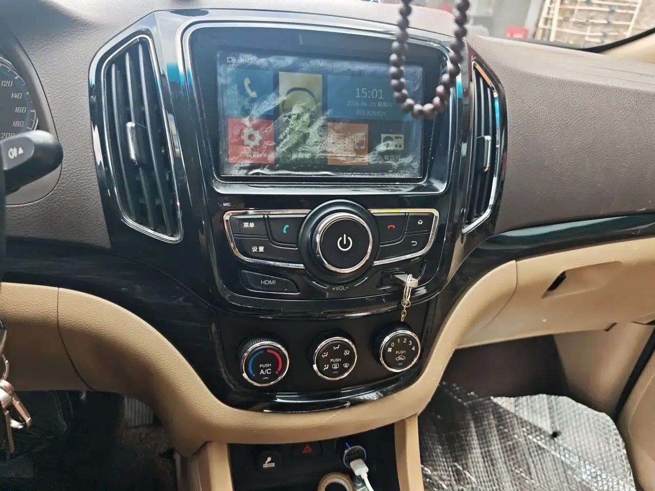 Baojun 730 2014 1.5L manual Comfort version 7 seats — миниатюра 13