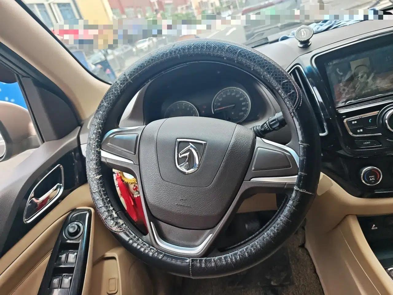 Baojun 730 2014 1.5L manual Comfort version 7 seats — миниатюра 10