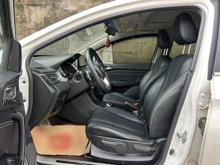 Baojun 310W 2018 1.5L Automatic Luxury Version China V — миниатюра 13