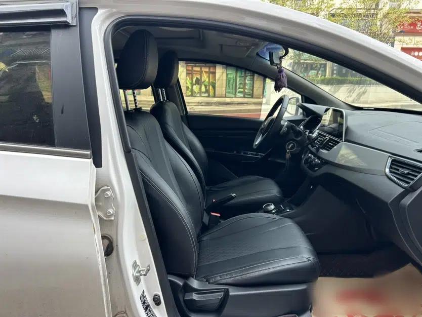 Baojun 310W 2018 1.5L Automatic Luxury Version China V — миниатюра 16