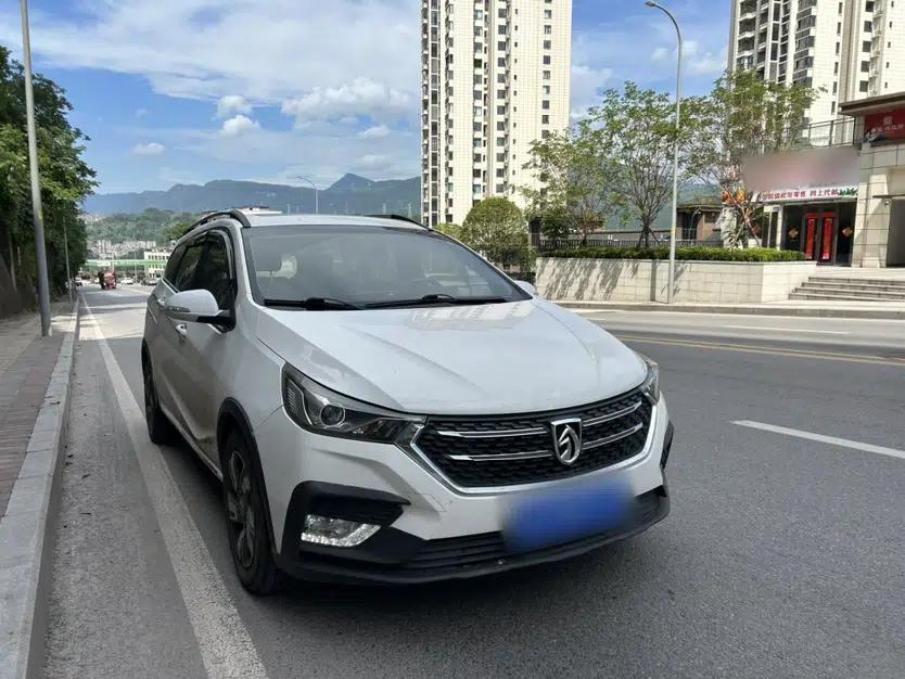Baojun 310W 2018 1.5L Automatic Luxury Version China V — миниатюра 3
