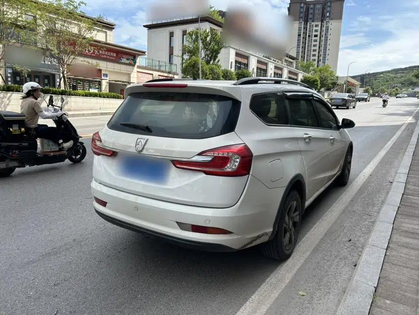 Baojun 310W 2018 1.5L Automatic Luxury Version China V — миниатюра 6