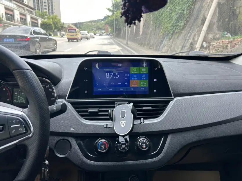 Baojun 310W 2018 1.5L Automatic Luxury Version China V — миниатюра 8
