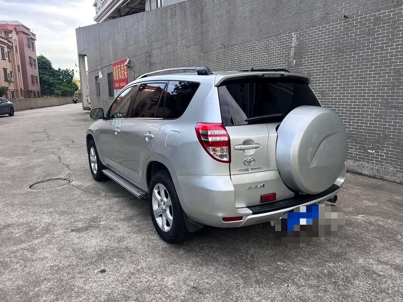 2011 RAV4 2.0L Automatic Classic Edition — миниатюра 5