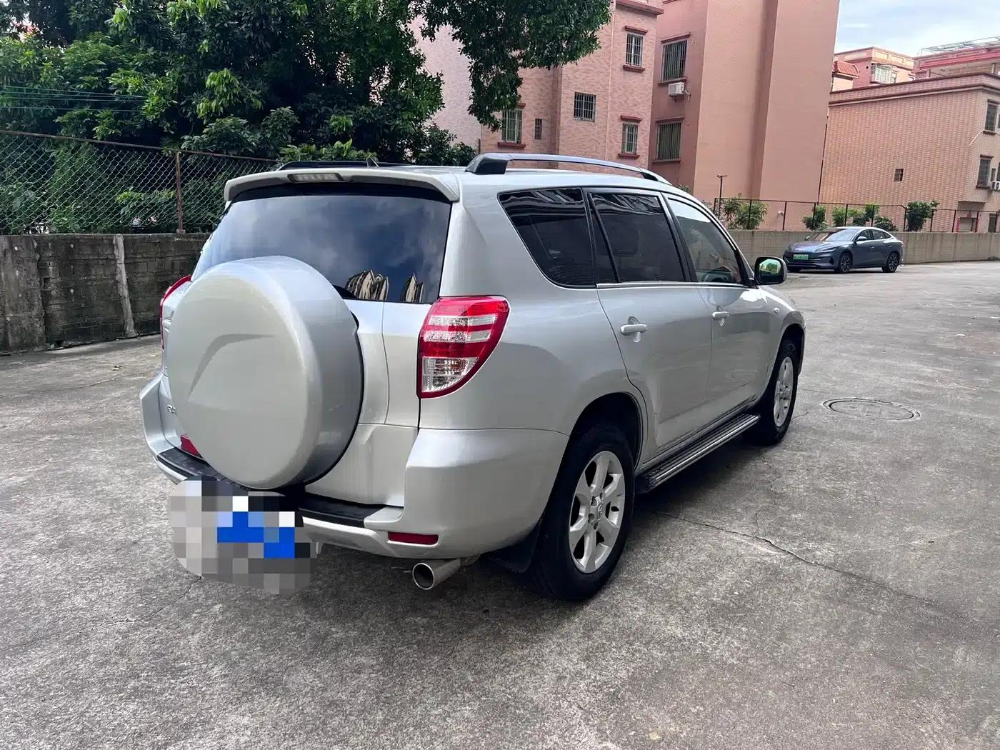 2011 RAV4 2.0L Automatic Classic Edition — миниатюра 6