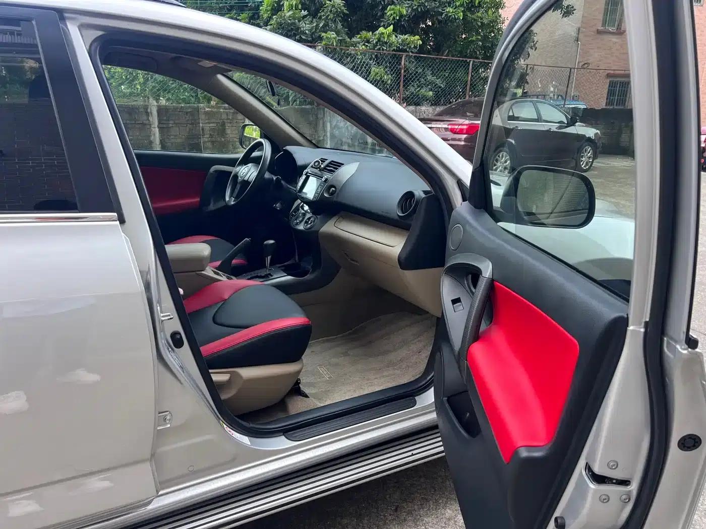 2011 RAV4 2.0L Automatic Classic Edition — миниатюра 8