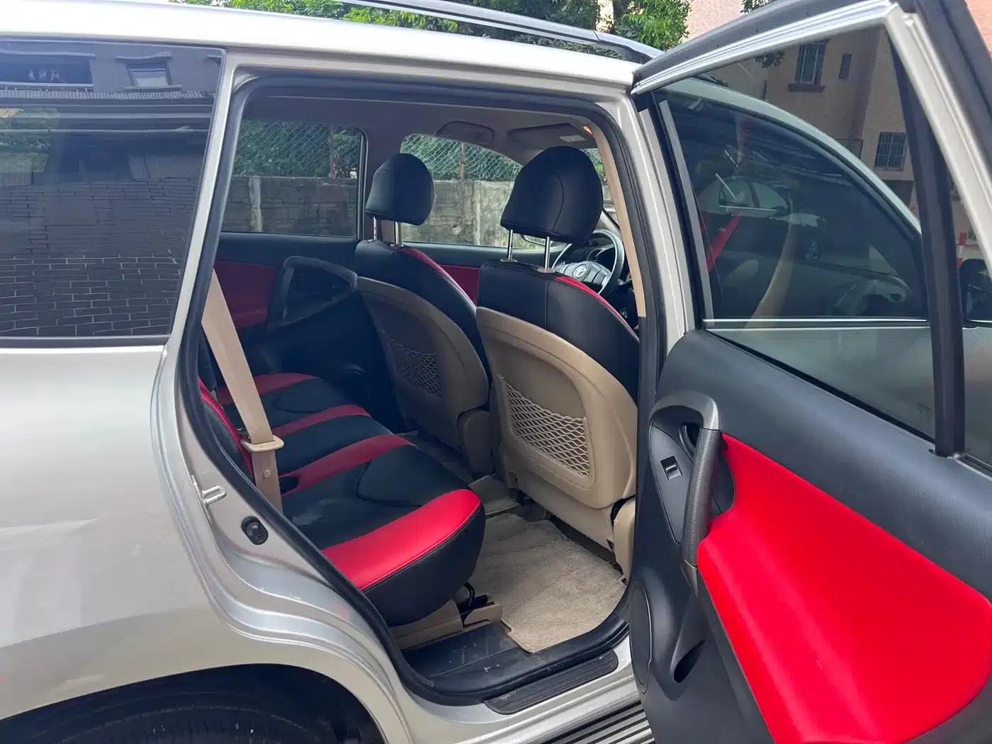 2011 RAV4 2.0L Automatic Classic Edition — миниатюра 9
