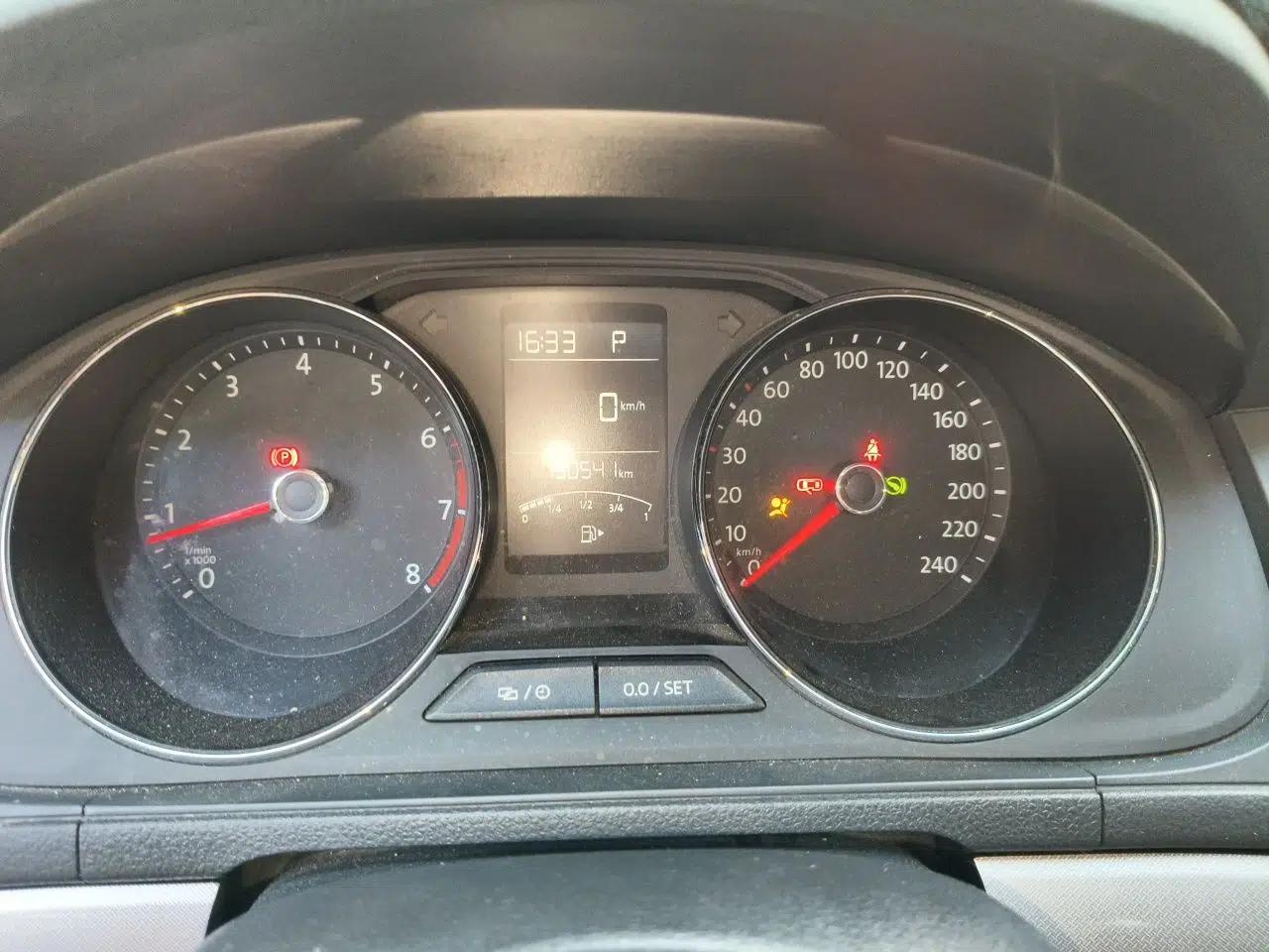 Volkswagen Lavida 2017 1.6L Automatic Comfort Edition — миниатюра 11