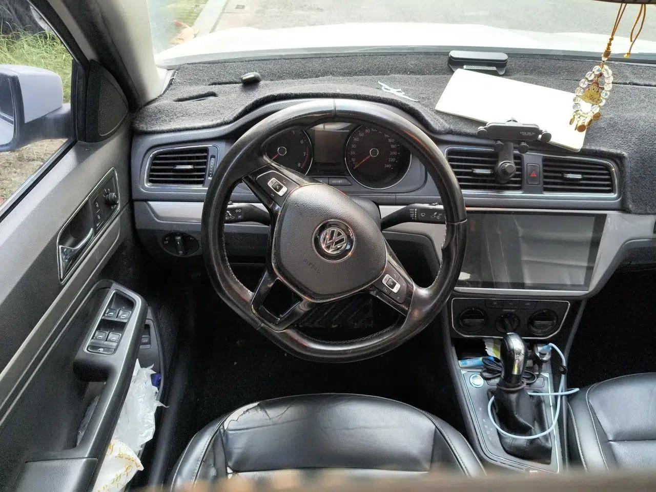 Volkswagen Lavida 2017 1.6L Automatic Comfort Edition — миниатюра 10
