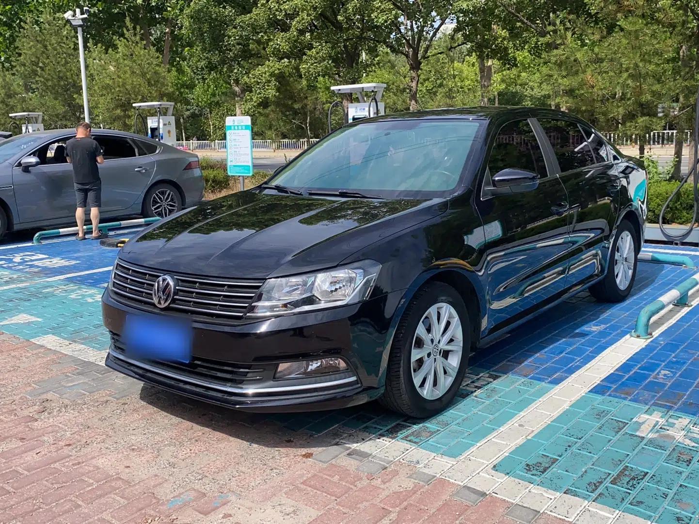 Volkswagen Lavida 2017 1.6L Automatic Comfort Edition — миниатюра 1