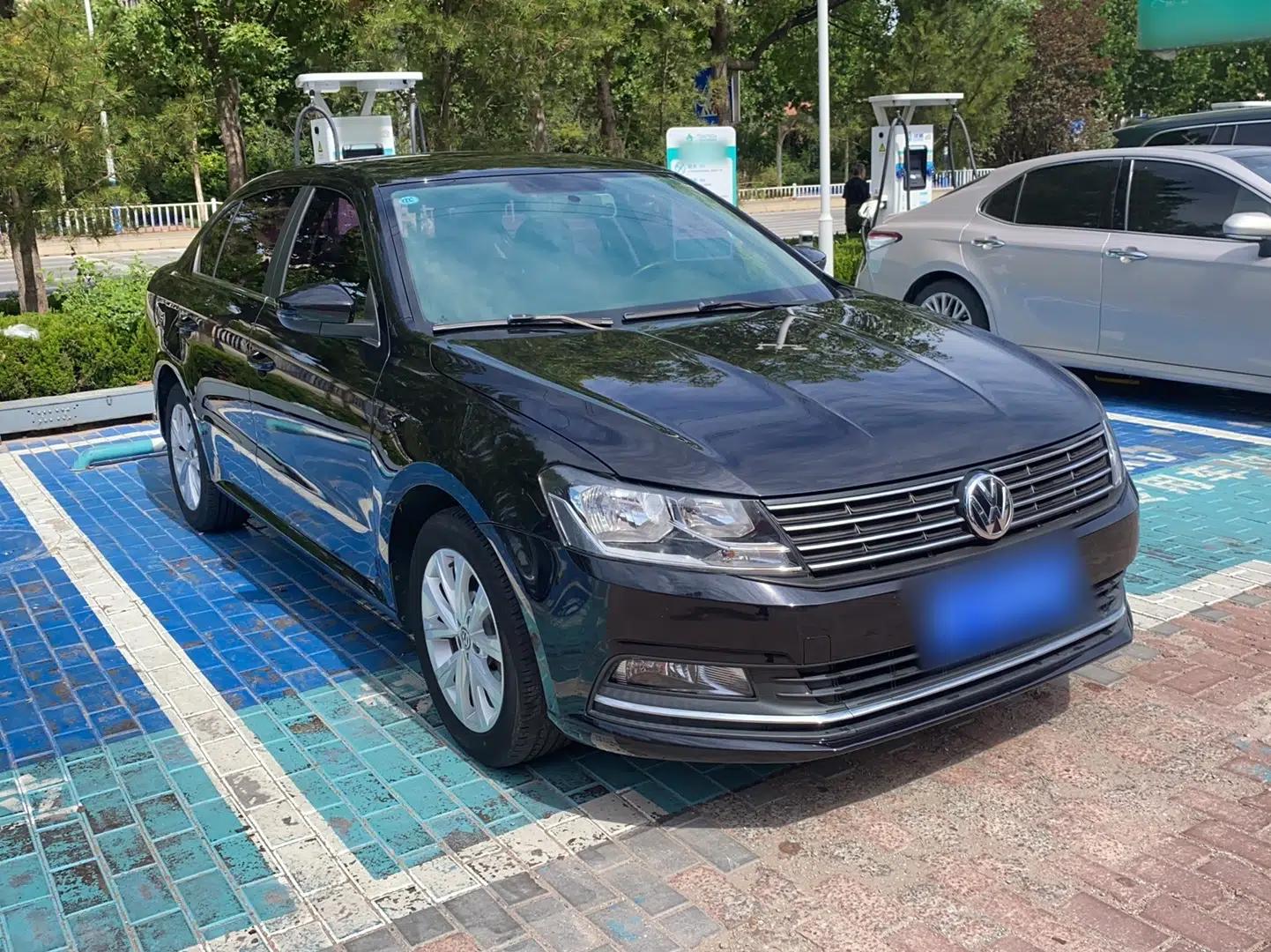Volkswagen Lavida 2017 1.6L Automatic Comfort Edition — миниатюра 3