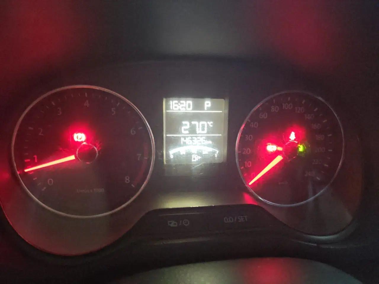 Volkswagen Polo 2014 1.6L Automatic Comfort Edition — миниатюра 12