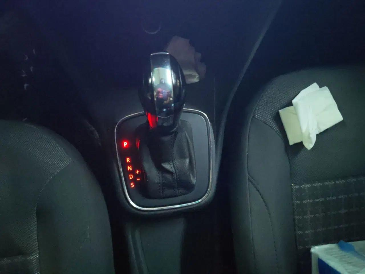 Volkswagen Polo 2014 1.6L Automatic Comfort Edition — миниатюра 14