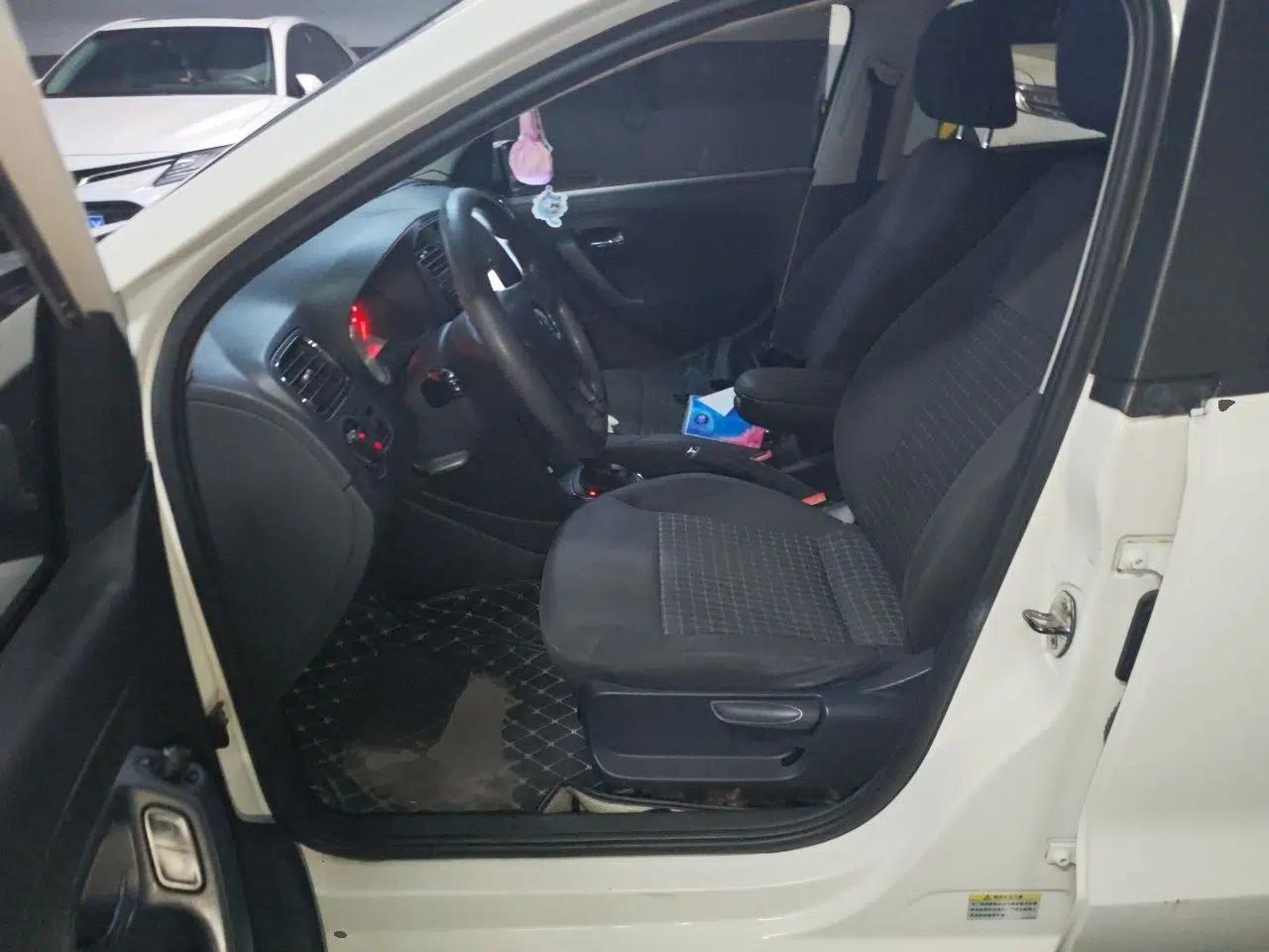 Volkswagen Polo 2014 1.6L Automatic Comfort Edition — миниатюра 15