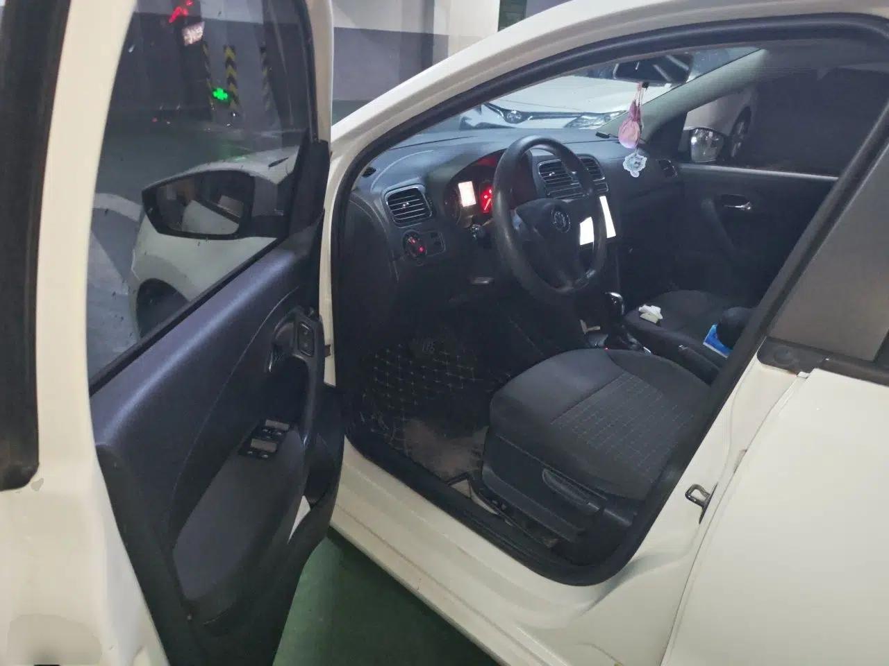 Volkswagen Polo 2014 1.6L Automatic Comfort Edition — миниатюра 16
