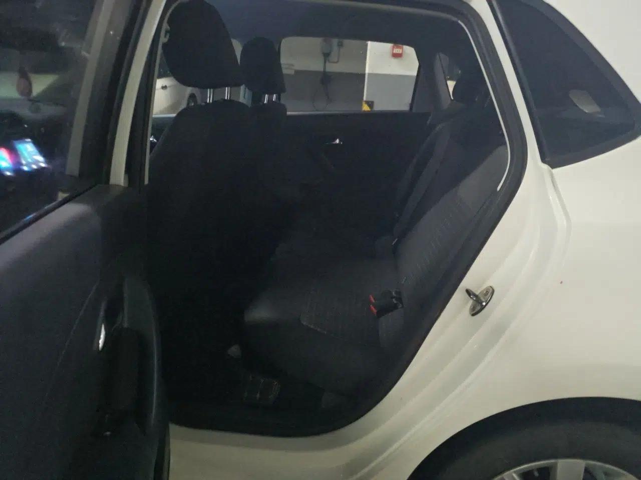 Volkswagen Polo 2014 1.6L Automatic Comfort Edition — миниатюра 17