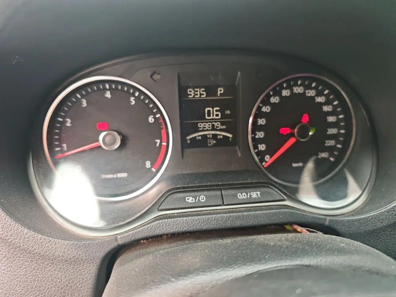 Volkswagen Polo 2014 1.6L Automatic Comfort Edition — миниатюра 11