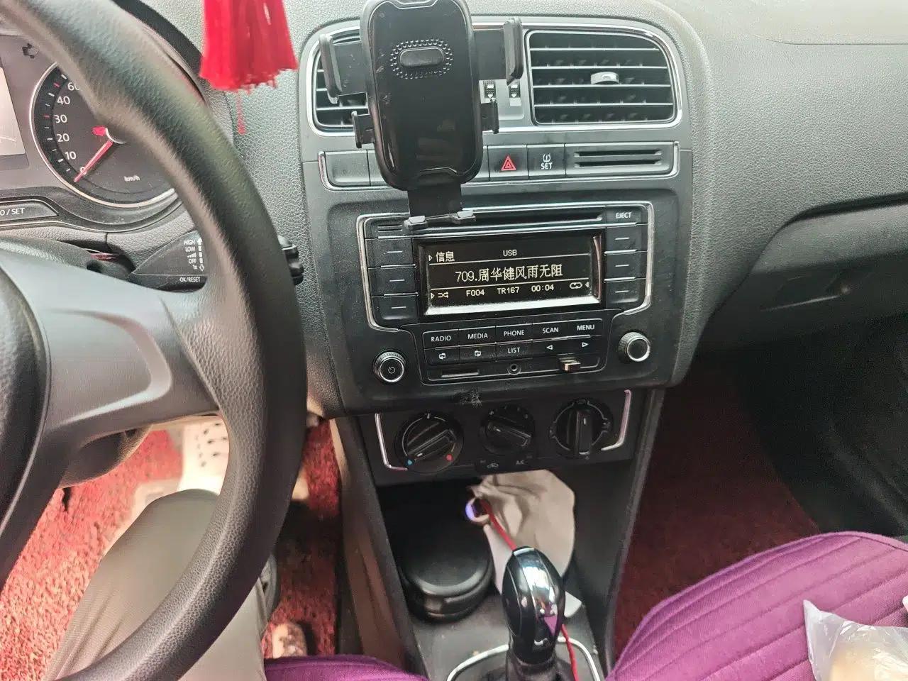 Volkswagen Polo 2014 1.6L Automatic Comfort Edition — миниатюра 13