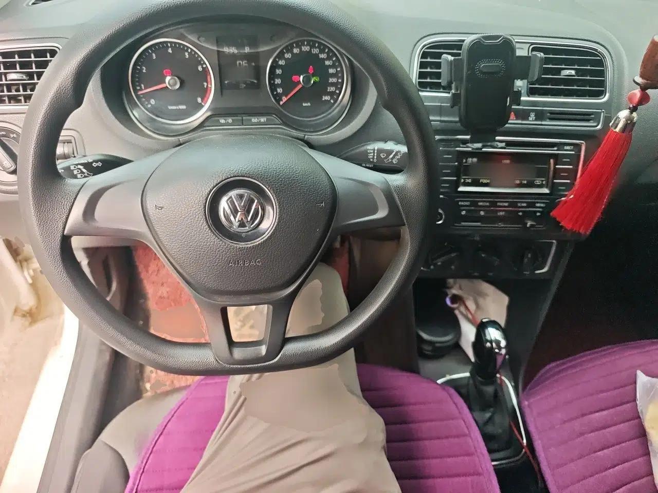 Volkswagen Polo 2014 1.6L Automatic Comfort Edition — миниатюра 10