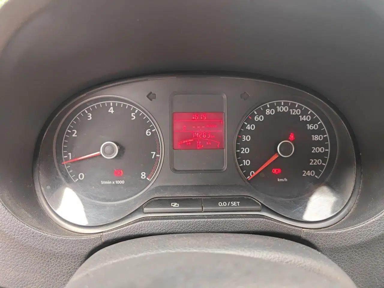 Volkswagen Polo 2011 1.4L Manual ZhiShang Edition — миниатюра 11