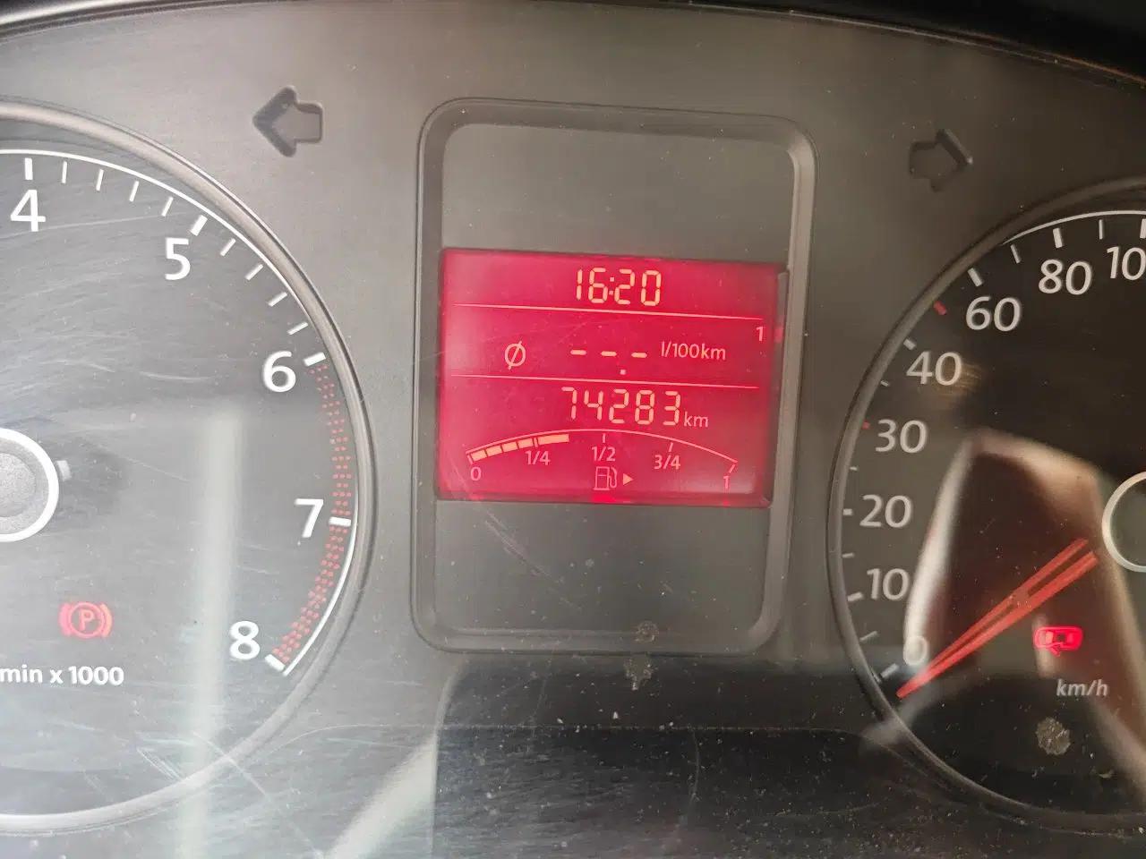 Volkswagen Polo 2011 1.4L Manual ZhiShang Edition — миниатюра 12