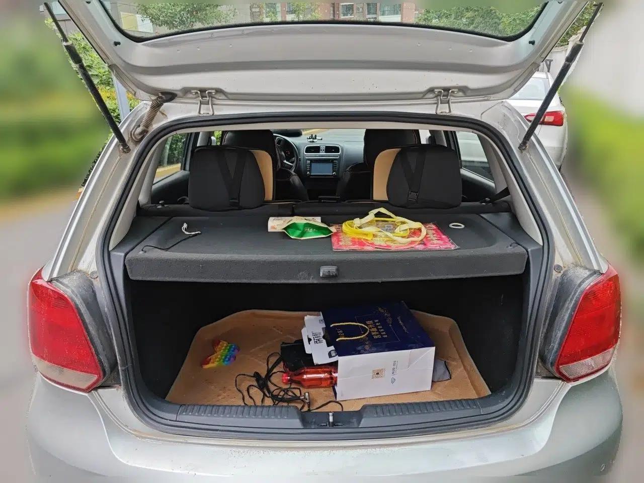 Volkswagen Polo 2011 1.4L Manual ZhiShang Edition — миниатюра 19
