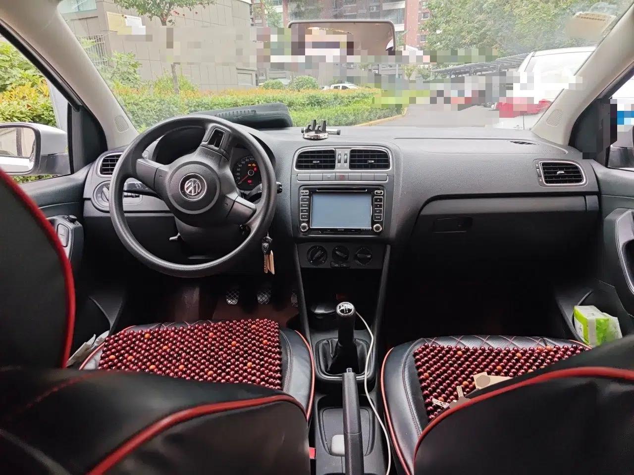 Volkswagen Polo 2011 1.4L Manual ZhiShang Edition — миниатюра 9