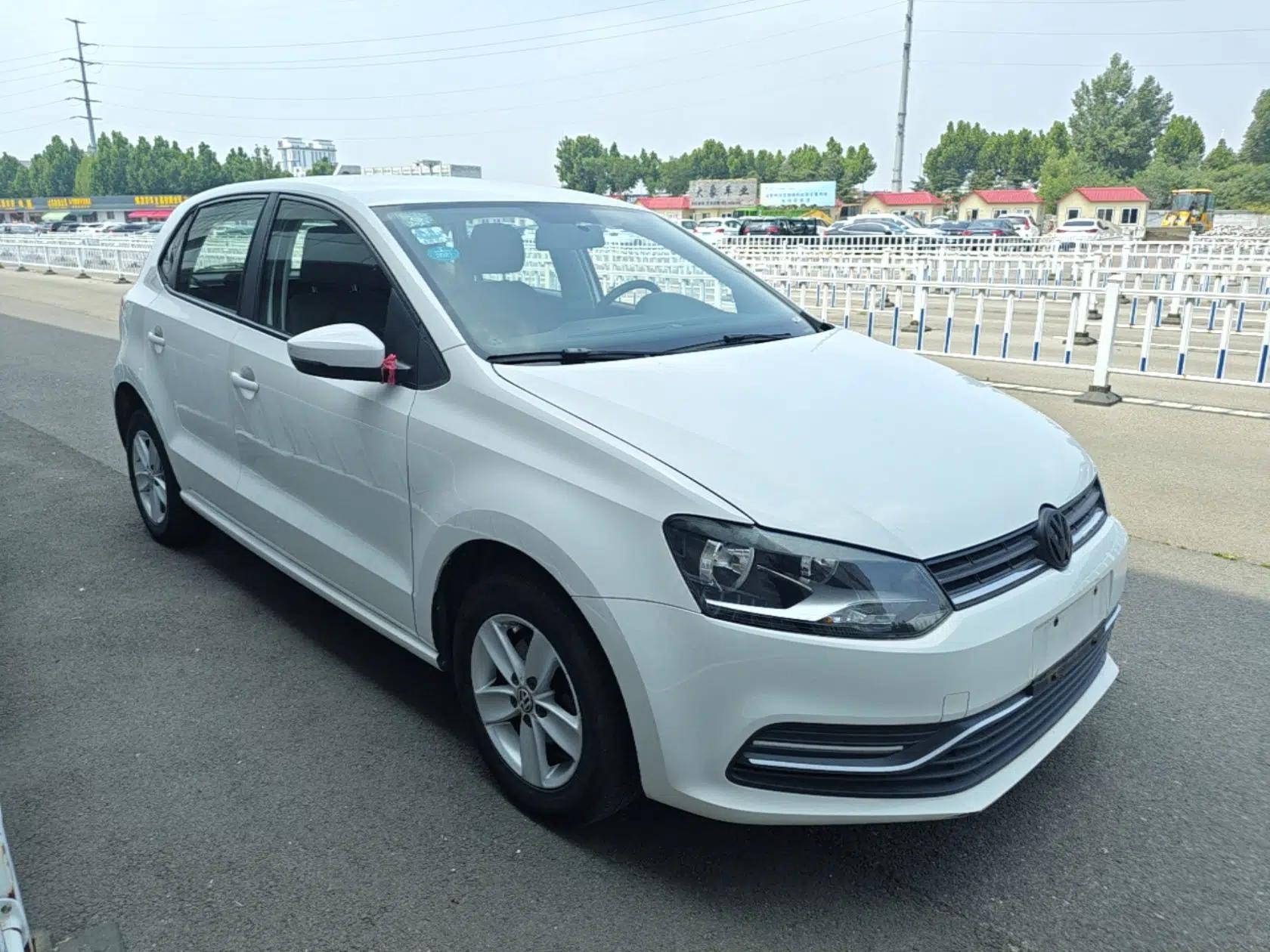 Volkswagen Polo 2016 1.4L Manual Fashion Model — миниатюра 3
