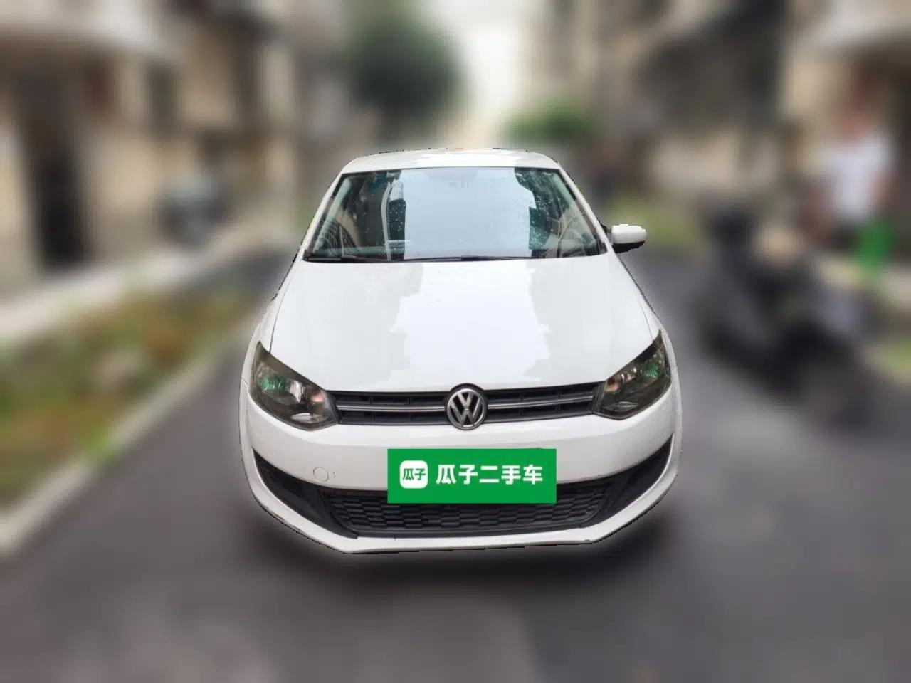 Volkswagen Polo 2013 1.4L Manual Fashion Edition — миниатюра 2