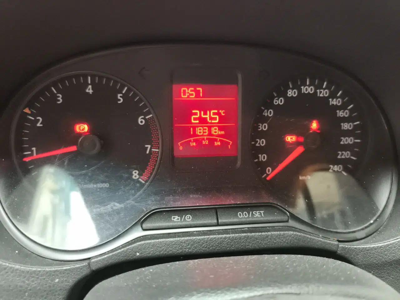 Volkswagen Polo 2013 1.4L Manual Fashion Edition — миниатюра 12