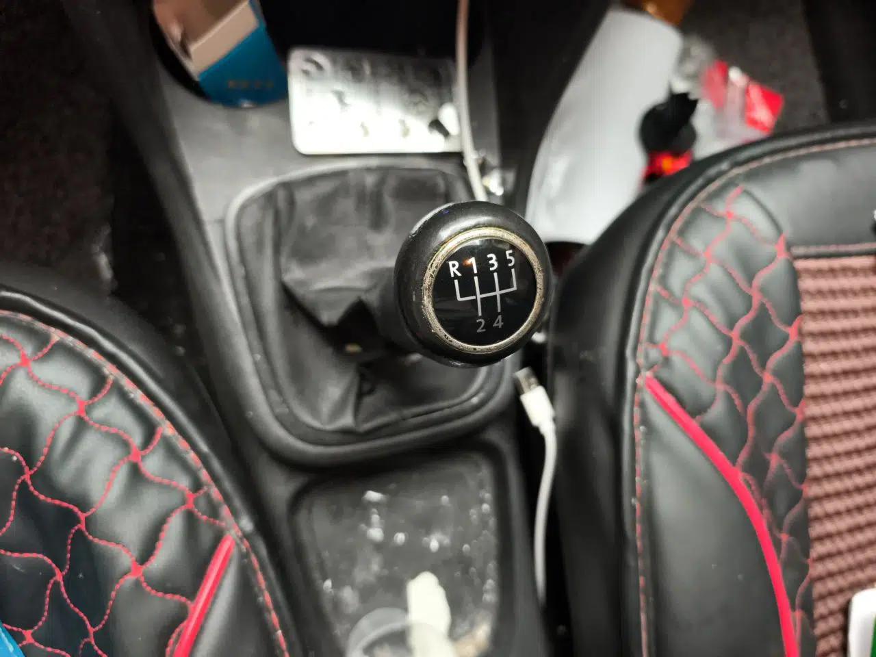 Volkswagen Polo 2013 1.4L Manual Fashion Edition — миниатюра 14