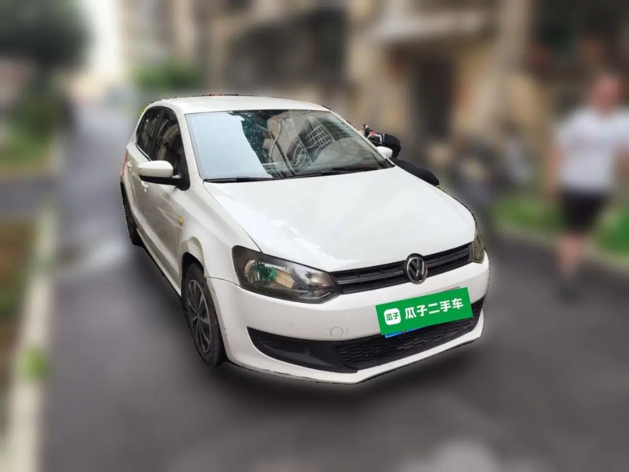 Volkswagen Polo 2013 1.4L Manual Fashion Edition — миниатюра 3