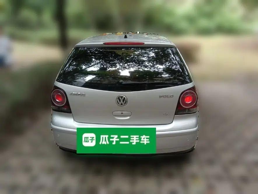 Volkswagen Polo 2009 Kica 1.4L Manual Fashion Edition — миниатюра 5