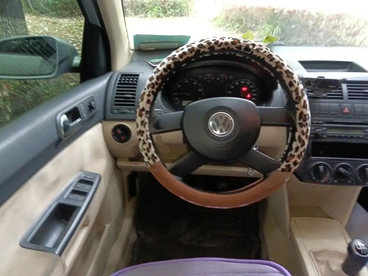 Volkswagen Polo 2009 Kica 1.4L Manual Fashion Edition — миниатюра 10