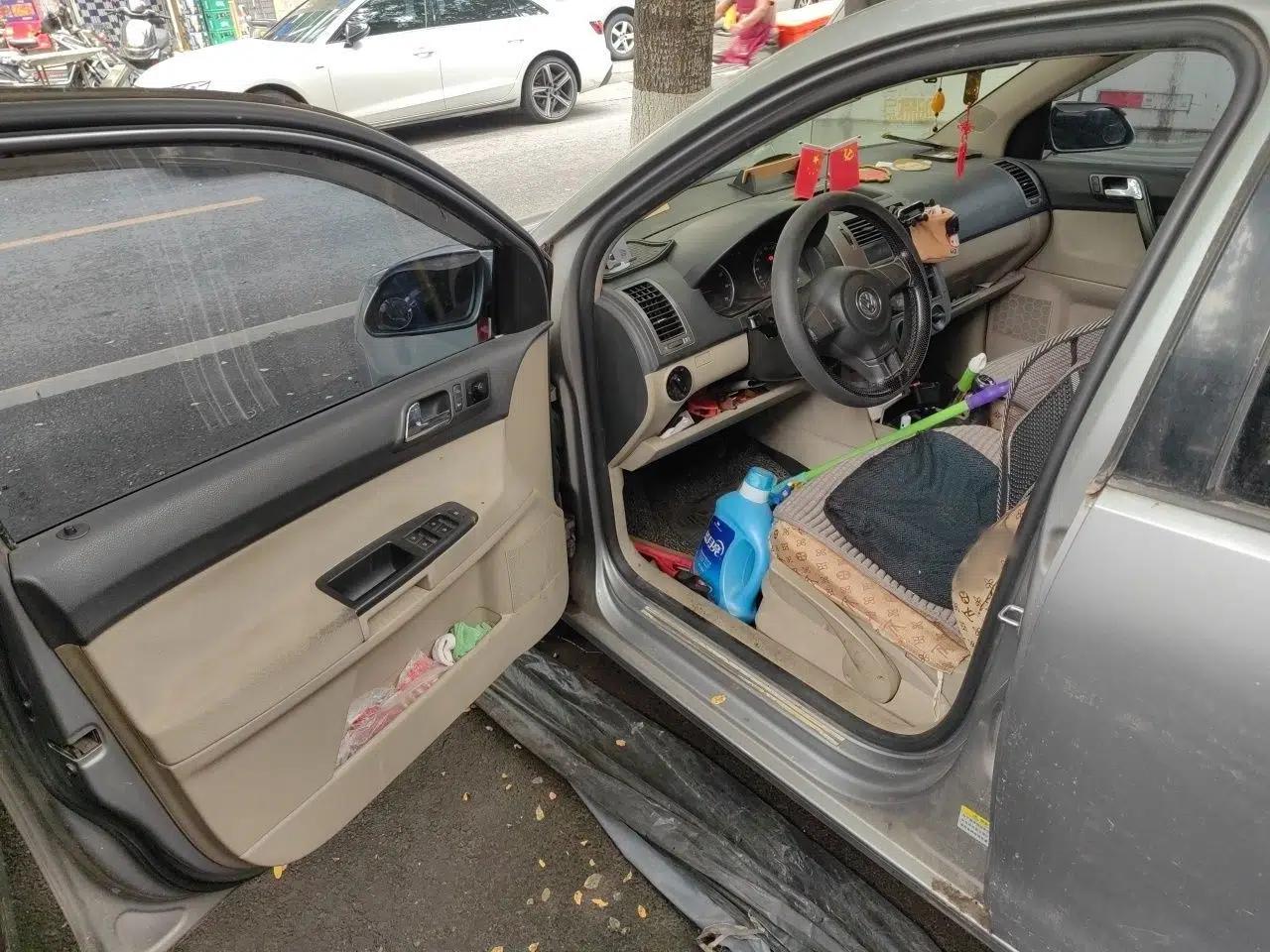 Volkswagen Polo 2011 Jingqu 1.6L Manual - Real Cool Edition — миниатюра 16